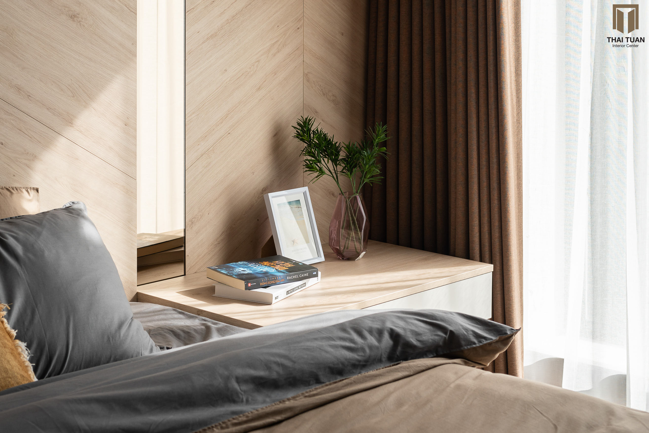 Phòng ngủ ấm cúng với vật liệu gỗ làm chủ đạo