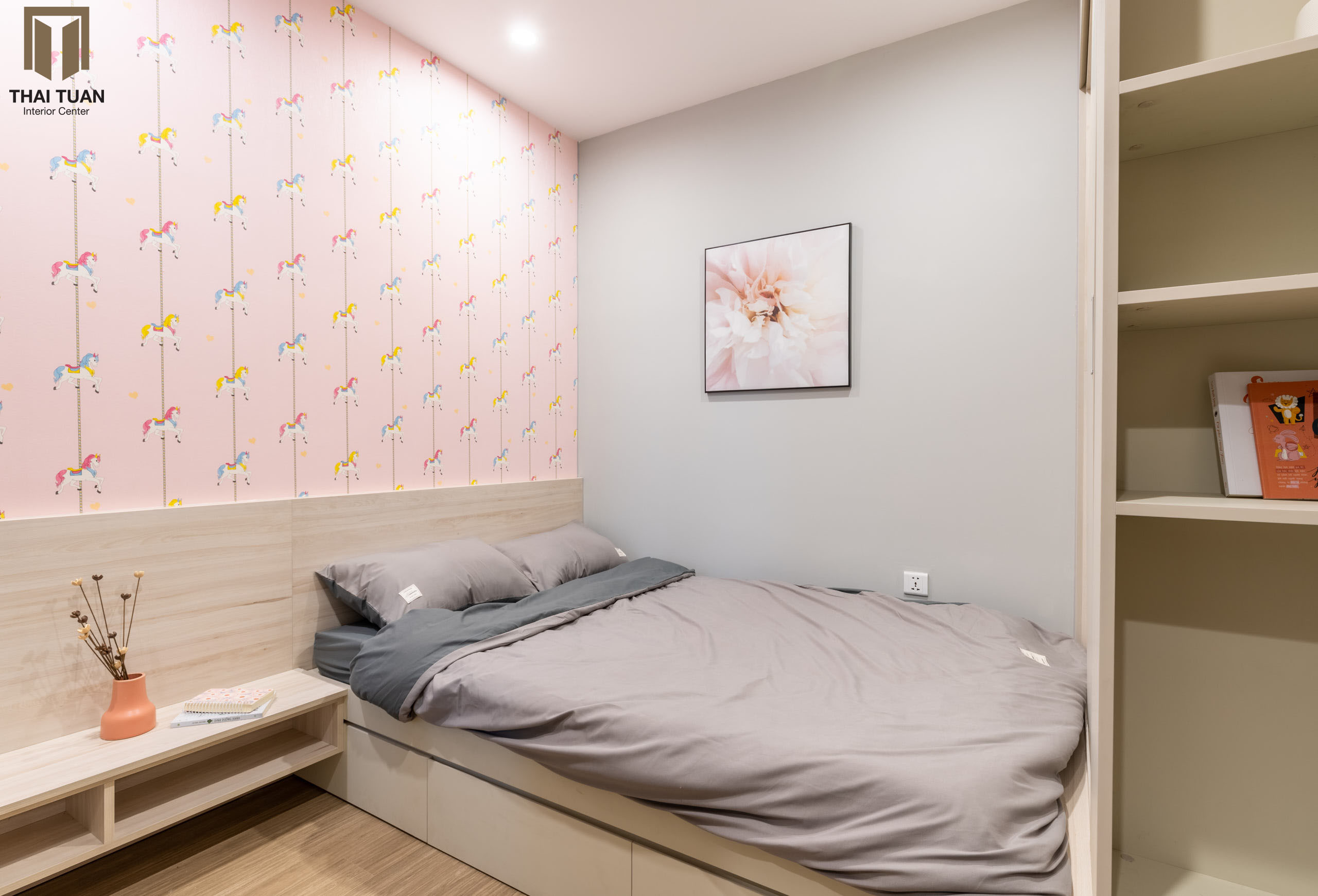 Phòng ngủ con với tone màu trung tính