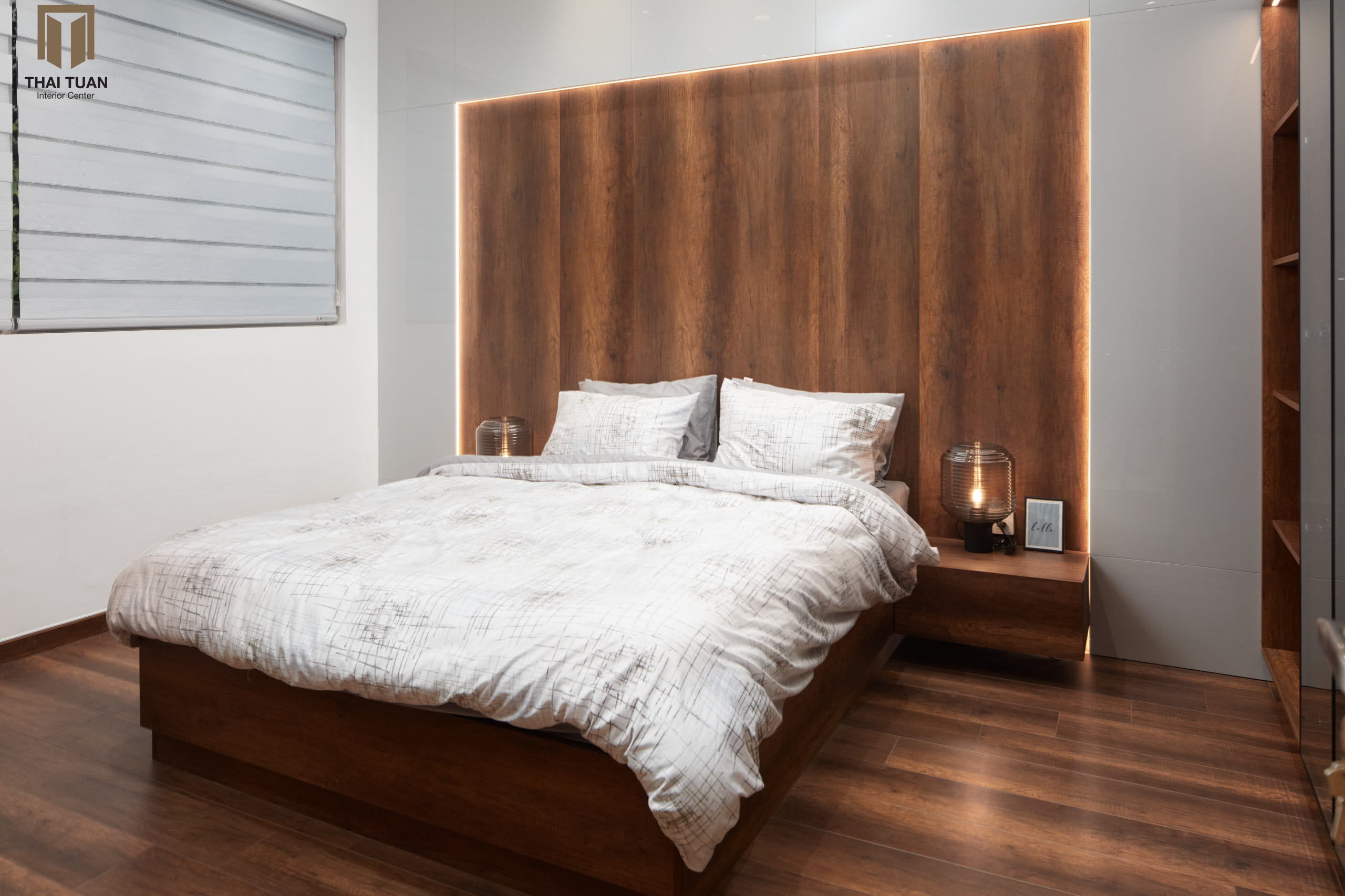 Phòng ngủ ấm cúng nhờ sự đồng bộ của nội thất gỗ công nghiệp